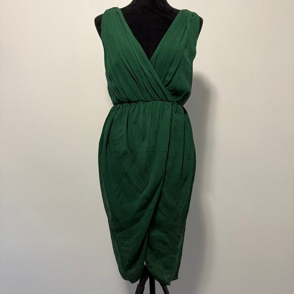 Alice + Olivia Dresses & Skirts - NWT Alice + Olivia Mariella 100% Silk Draped Sleeveless Green Tulip Dress Size 6